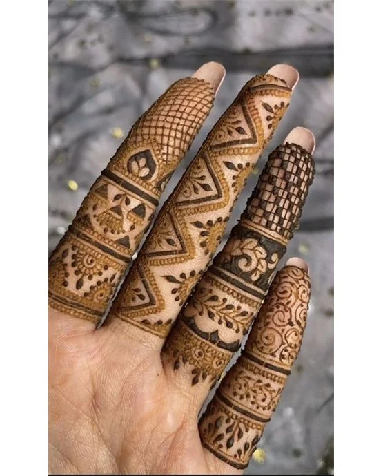 Ethnic Motif Using Plait Finger Mehndi Design Ethnic Motif Using Plait Finger Mehndi Design